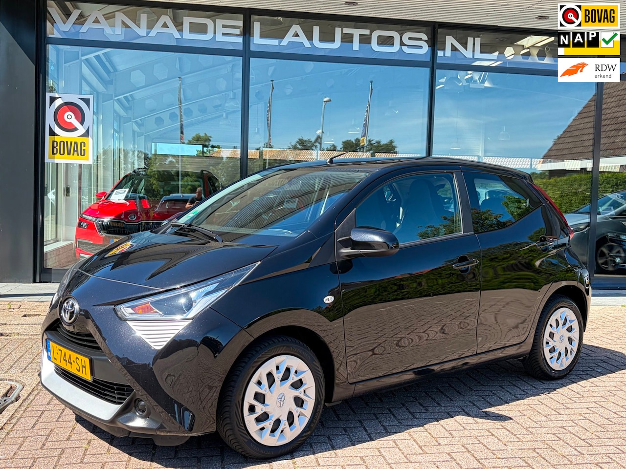 Toyota Aygo - 1.0 VVT-i x-play 5Drs 1e Eig! Airco Camera Bluetooth NL-Auto NAP! - AutoWereld.nl