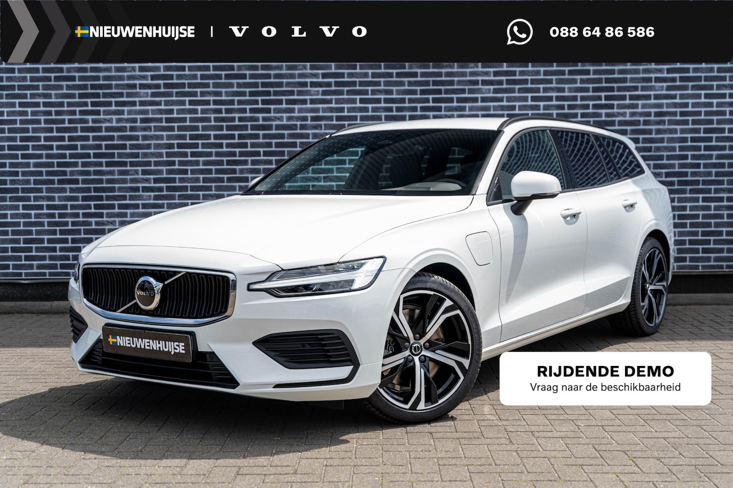 Volvo V60 - T6 Plug-in hybrid AWD Essential | Google | Longe Range | Stuurverwarming | Park Assist | G - AutoWereld.nl