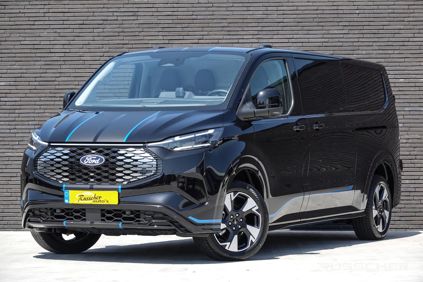 Ford Transit Custom - E-Transit L2H1 218Pk Aut. | Elektrisch | Sport 340 | 2xSchuifdeur | 360° Camera | B&O Soun - AutoWereld.nl