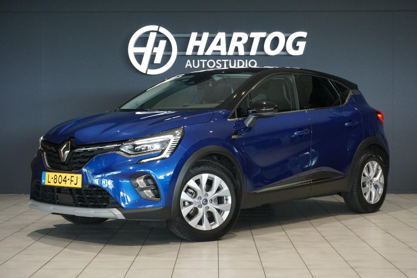 Renault Captur - 1.6 E-Tech Plug-in Hybrid 160 Intens *DEALER ONDERHOUDEN* + CAMERA / APPLE CARPLAY - AutoWereld.nl