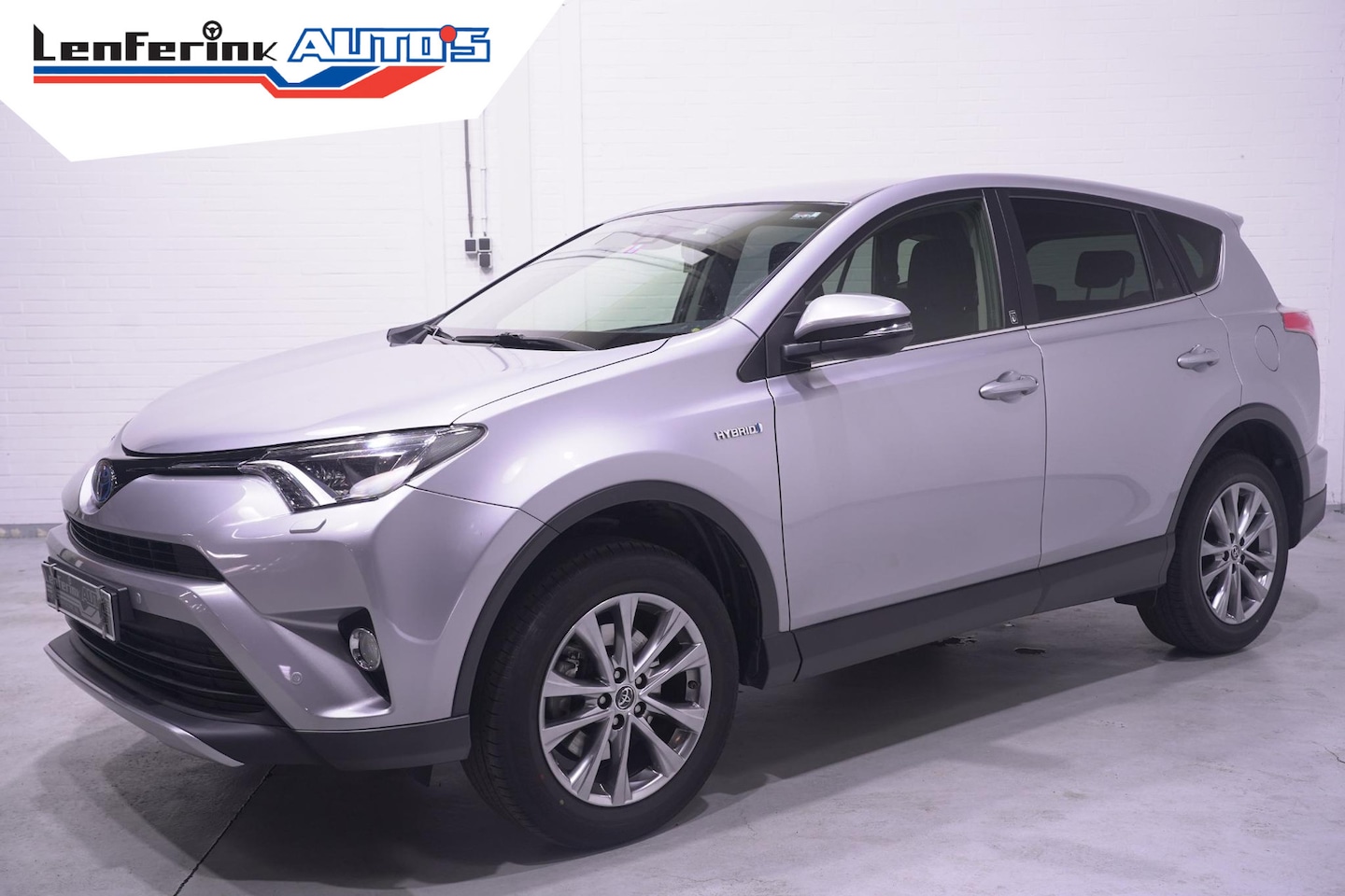 Toyota RAV4 - AWD Dynamic Team-Duitsland navigatie camera 1650kg trekgewicht onderhouds historie electri - AutoWereld.nl