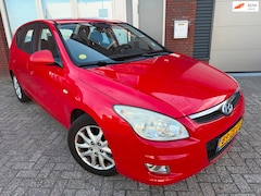 Hyundai i30 - 1.6i Dynamic Luxe / Clima / 5DRS / NAP / LM