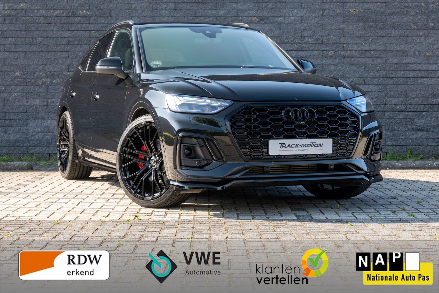 Audi Q5 Sportback - 55 TFSI e S Black & Black LUCHTVERING - AutoWereld.nl