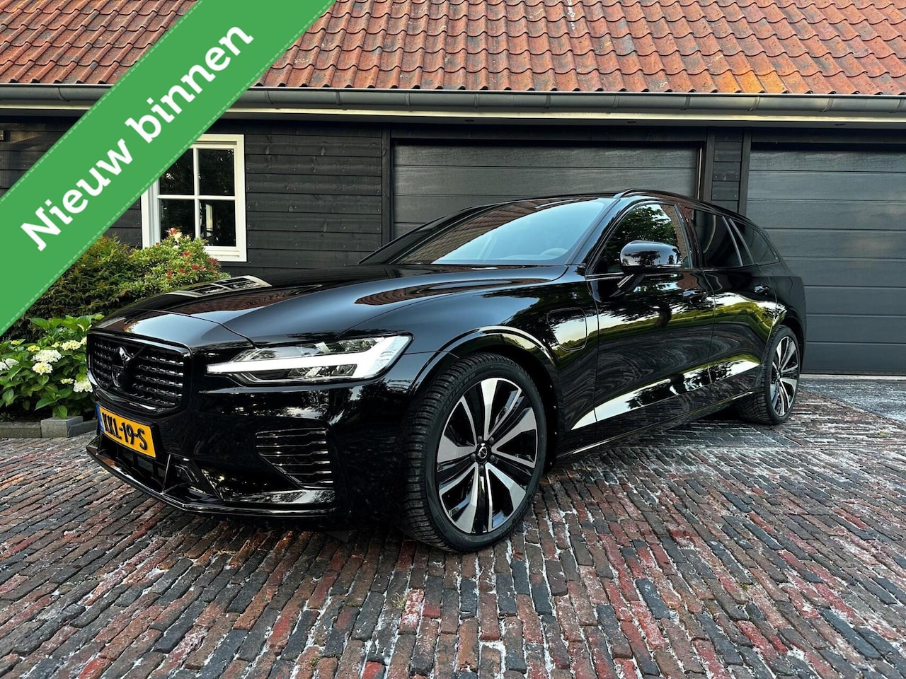 Volvo V60 - 2.0 T6 Recharge AWD R-Design 2.0 T6 Recharge AWD R-Design - AutoWereld.nl
