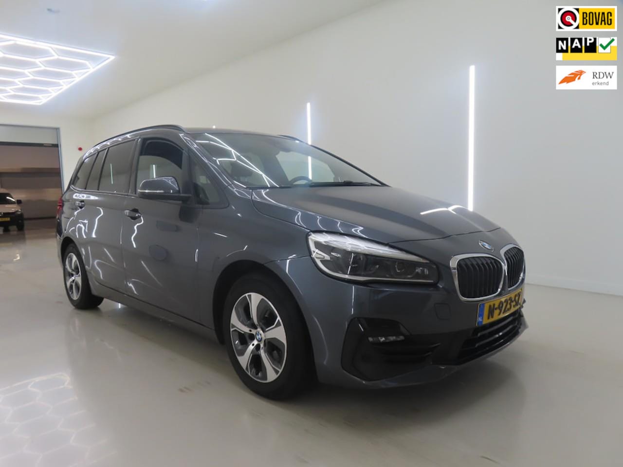 BMW 2-serie Gran Tourer - 218i 7PERS. Business Edition Plus+Led+Volleder+M-Sport-int+Zwarte-Hemel+stoel-verw+Navi+Ca - AutoWereld.nl