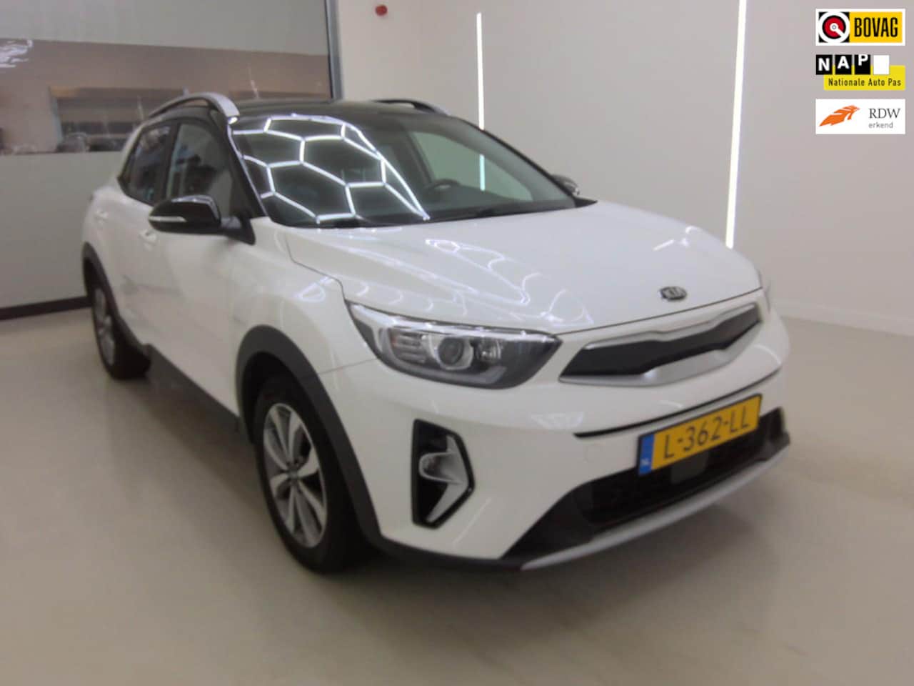 Kia Stonic - 1.0 T-GDi MHEV DynamicPlusLine+Ecc+Navigatie+Led+Camera+cruise-Control+privacy-Glass = ORI - AutoWereld.nl