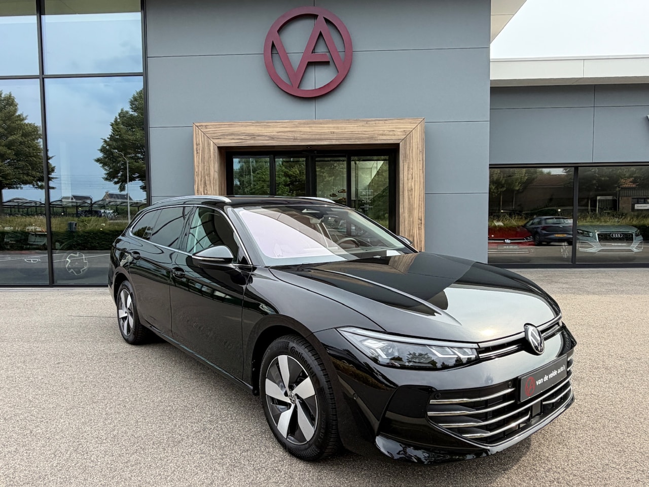 Volkswagen Passat Variant - 1.5 eHybrid Business | Trekhaak | 360 Camera | Elek. Achterklep | 4-Season | Head up | Rij - AutoWereld.nl