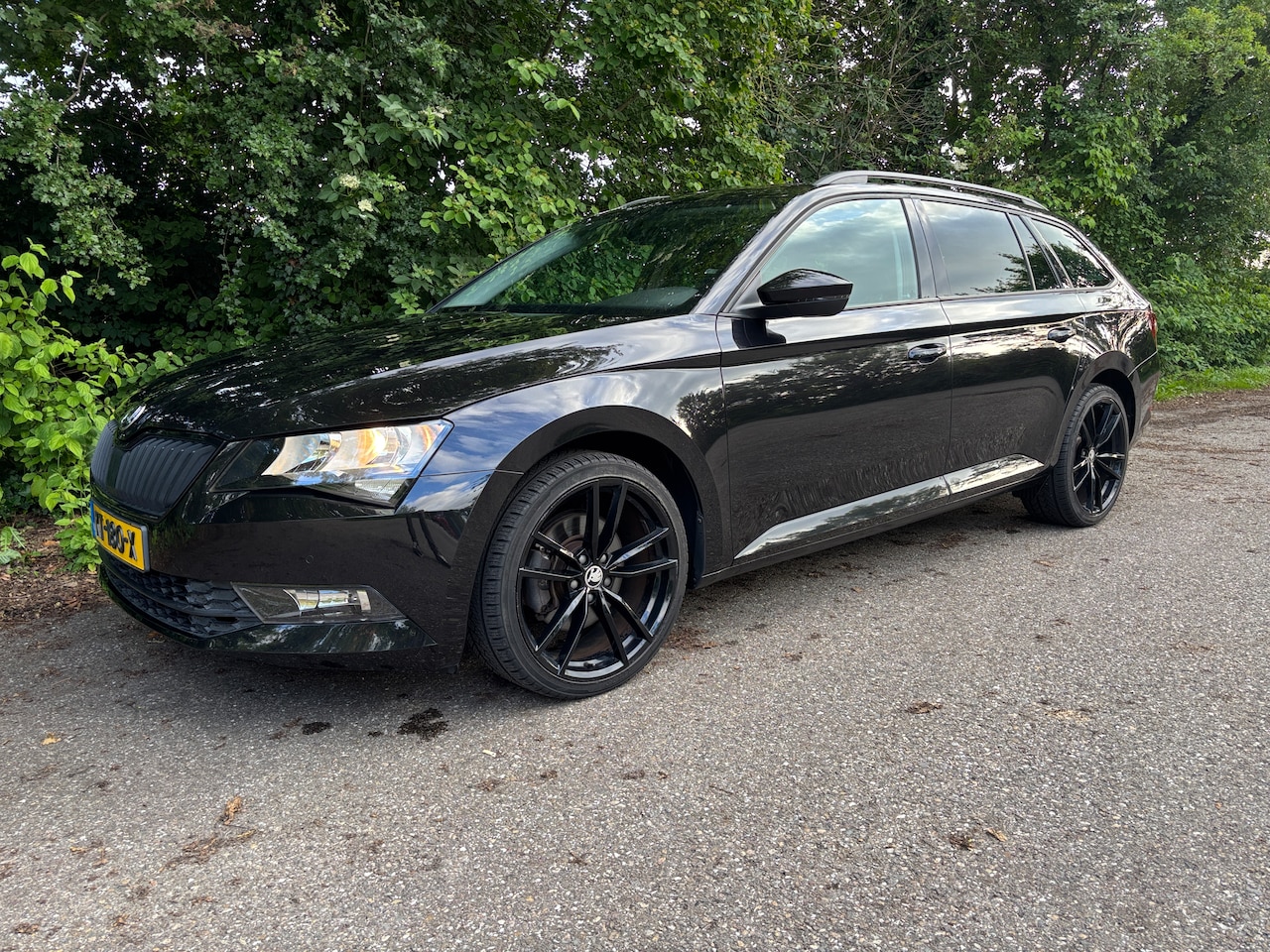Skoda Superb Combi - 1.4 TSI Active Business Clima, Cruise, PDC, 19" Stoelverwarming - AutoWereld.nl