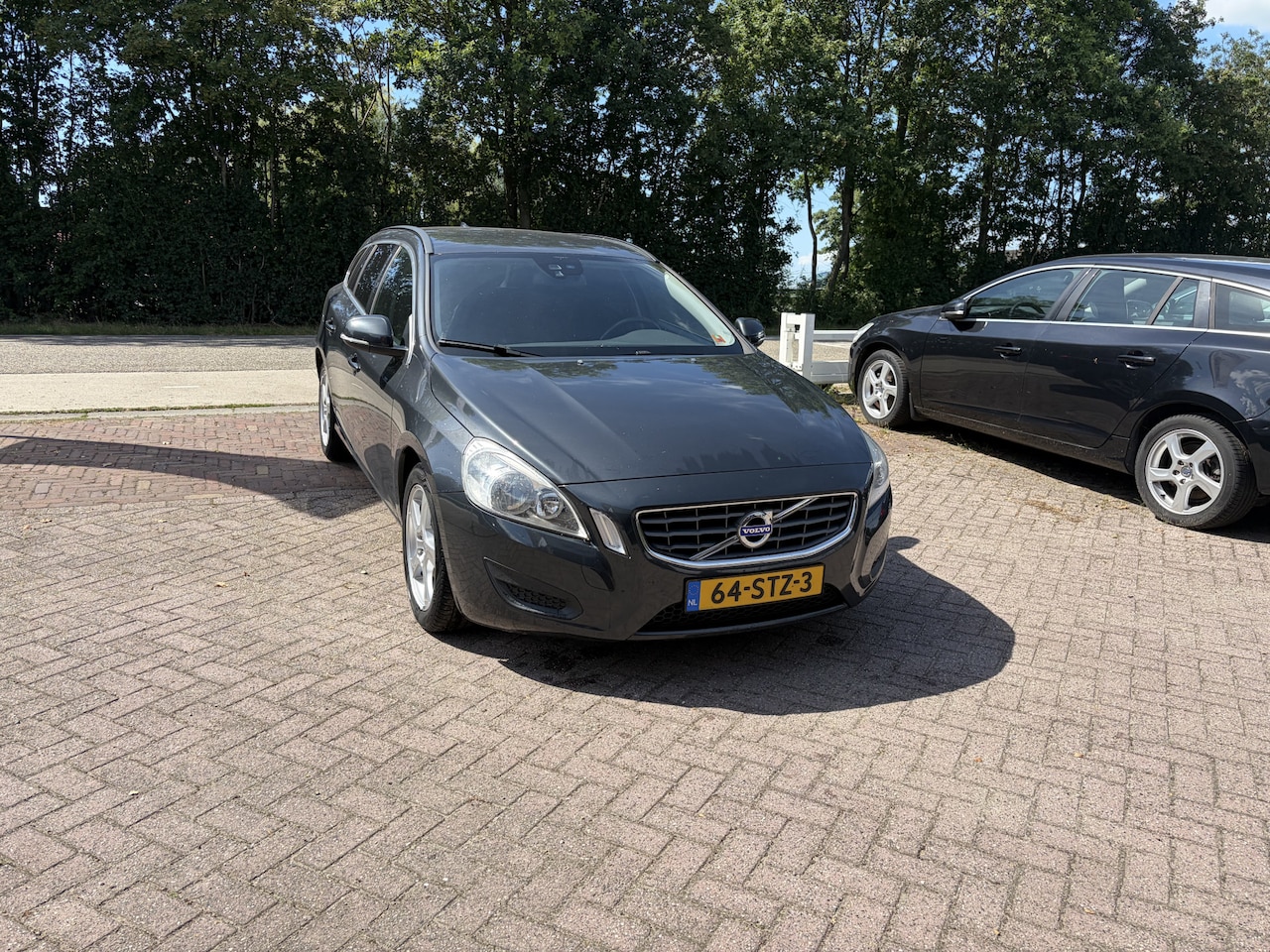 Volvo V60 - 1.6 T3 Momentum TREKHAAK STOELVERWARMING NAVI - AutoWereld.nl