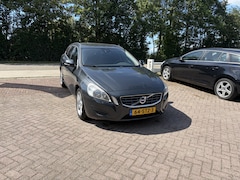 Volvo V60 - 1.6 T3 Momentum TREKHAAK STOELVERWARMING NAVI