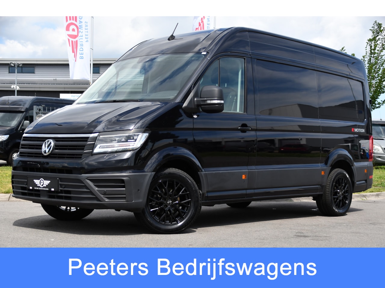 Volkswagen Crafter - 35 2.0 TDI L3H3 4Motion Black Edition Full options! Adaptieve Cruise, Camera, Carplay, Sto - AutoWereld.nl
