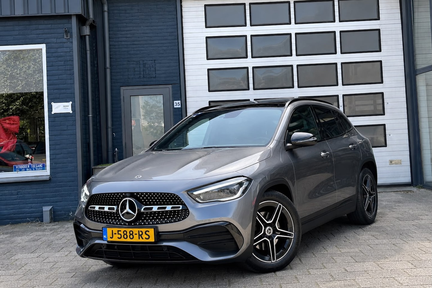 Mercedes-Benz GLA-Klasse - 200 Business Solution AMG | Pano | Camera | Night-Pakket - AutoWereld.nl