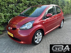 Toyota Aygo - 1.0-12V Aspiration Green Half Leder APK 17-06-27