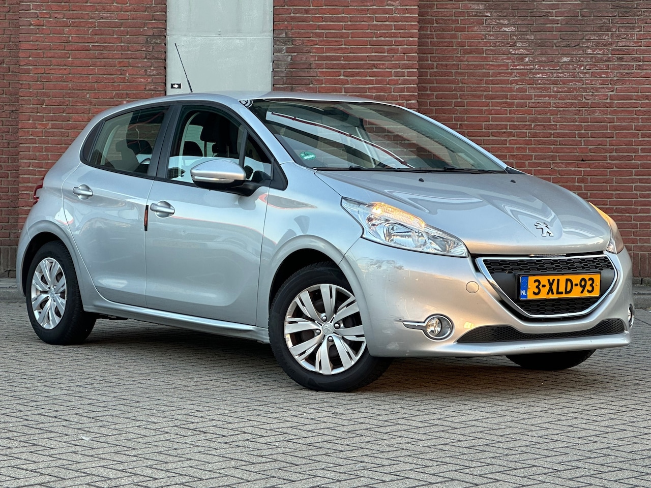 Peugeot 208 - 1.2 VTi Active|5DRS|CRUISE|AIRCO|TREKHAAK|GOED-ONDERHOUDEN - AutoWereld.nl