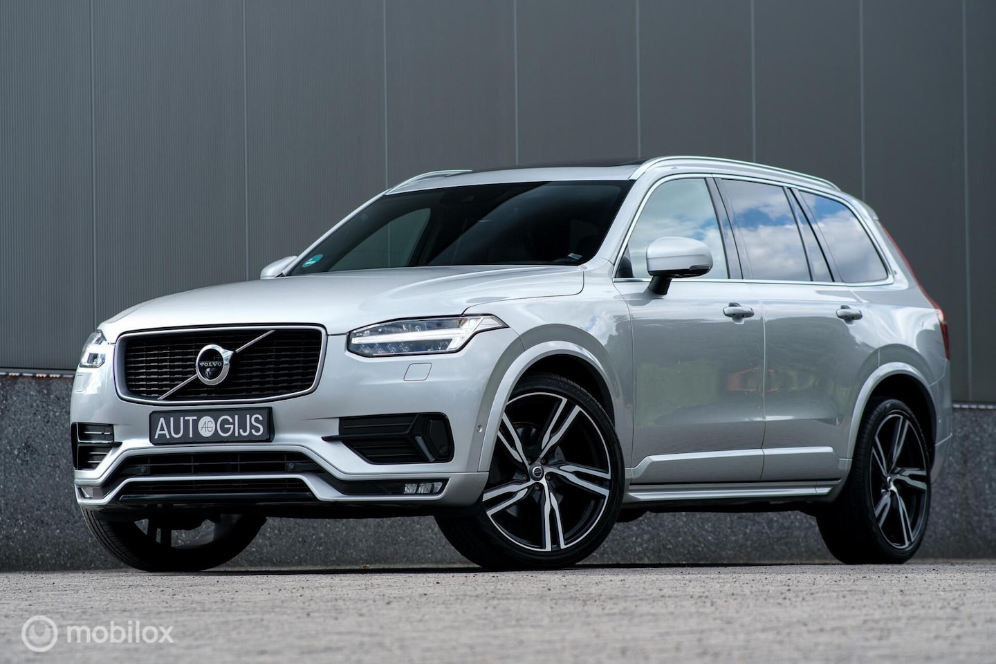 Volvo XC90 - 2.0 D5 AWD R-Design | Luchtvering | Polestar engineered | Panoramadak | Trekhaak | 360 cam - AutoWereld.nl