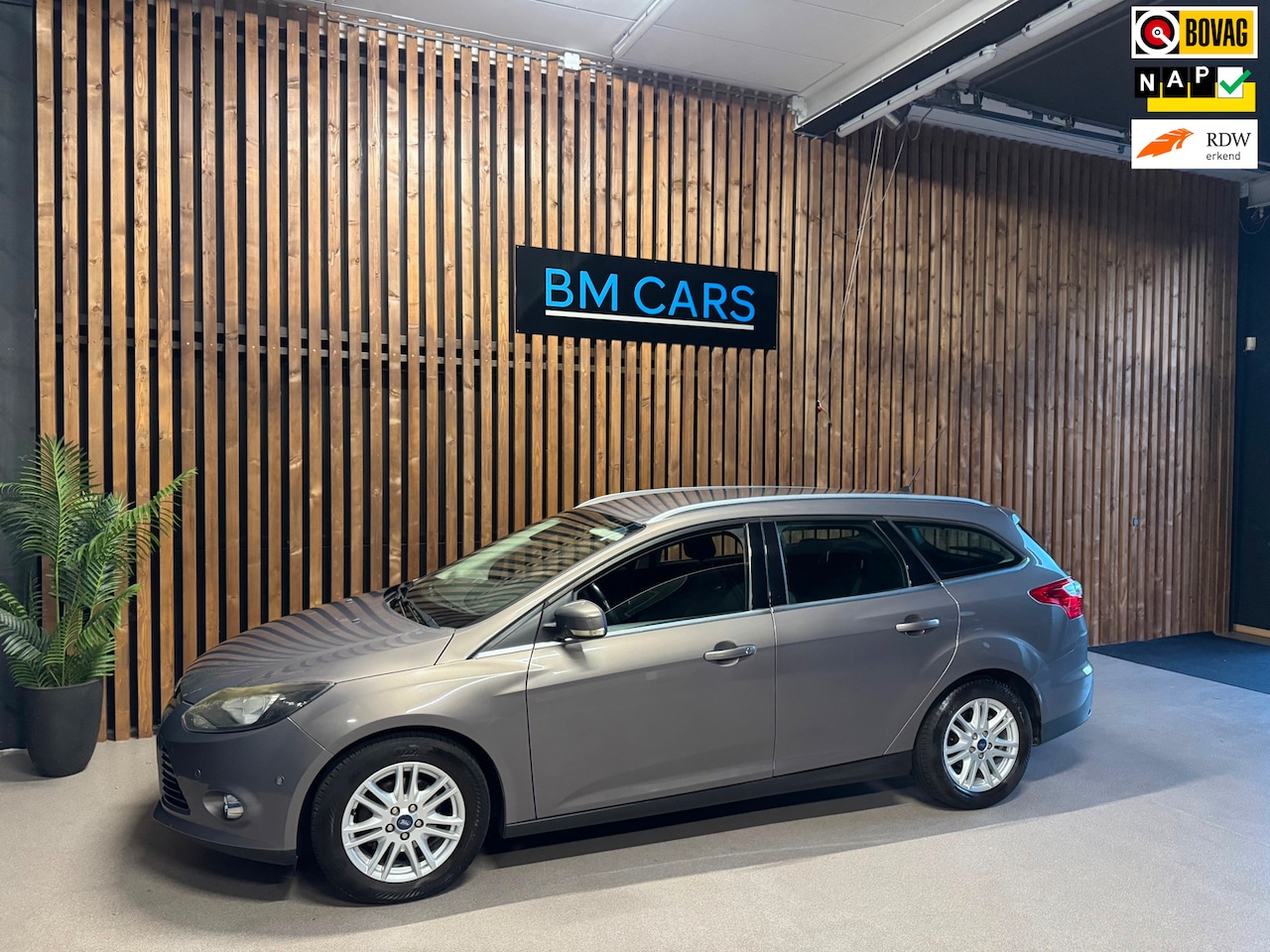 Ford Focus Wagon - 1.0 EcoBoost Titanium Airco,1e Eig, Pdc - AutoWereld.nl