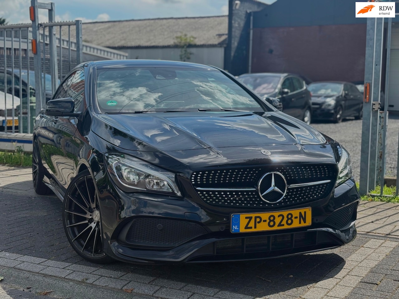 Mercedes-Benz CLA-Klasse - 180 AMG Line | LED | 19” LMV | Half leder/Alcantara | - AutoWereld.nl
