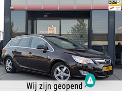 Opel Astra Sports Tourer - 1.4 Turbo Cosmo LPG G3 - Leder - Trekhaak - Stoelverwarming - 2012