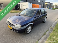 Opel Corsa - 1.4i CDX is nieuwe apk
