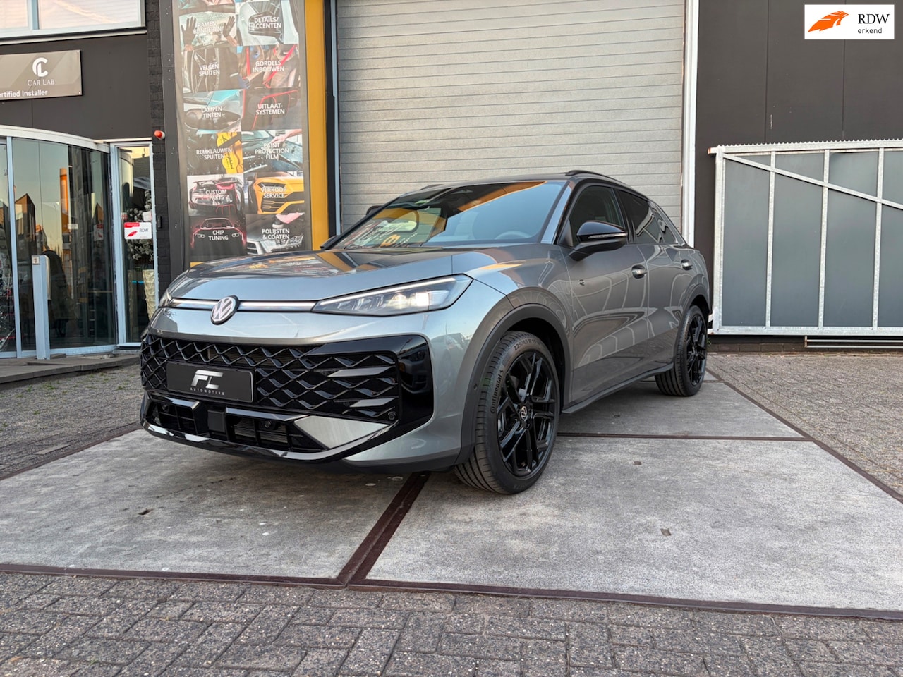 Volkswagen T-Roc - 1.5 eTsi R-Line First Edition | Nieuw model | 360 | CarPlay |Pano - AutoWereld.nl