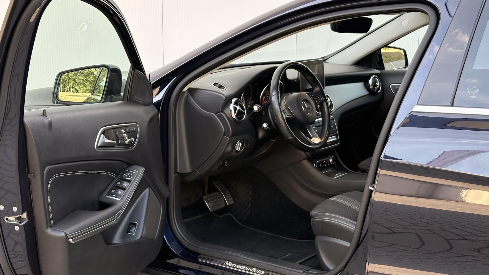 Mercedes-Benz GLA-Klasse - 250 Premium Plus | CarPlay | Trekhaak | Memory | Stoelverwarming | 211 PK |