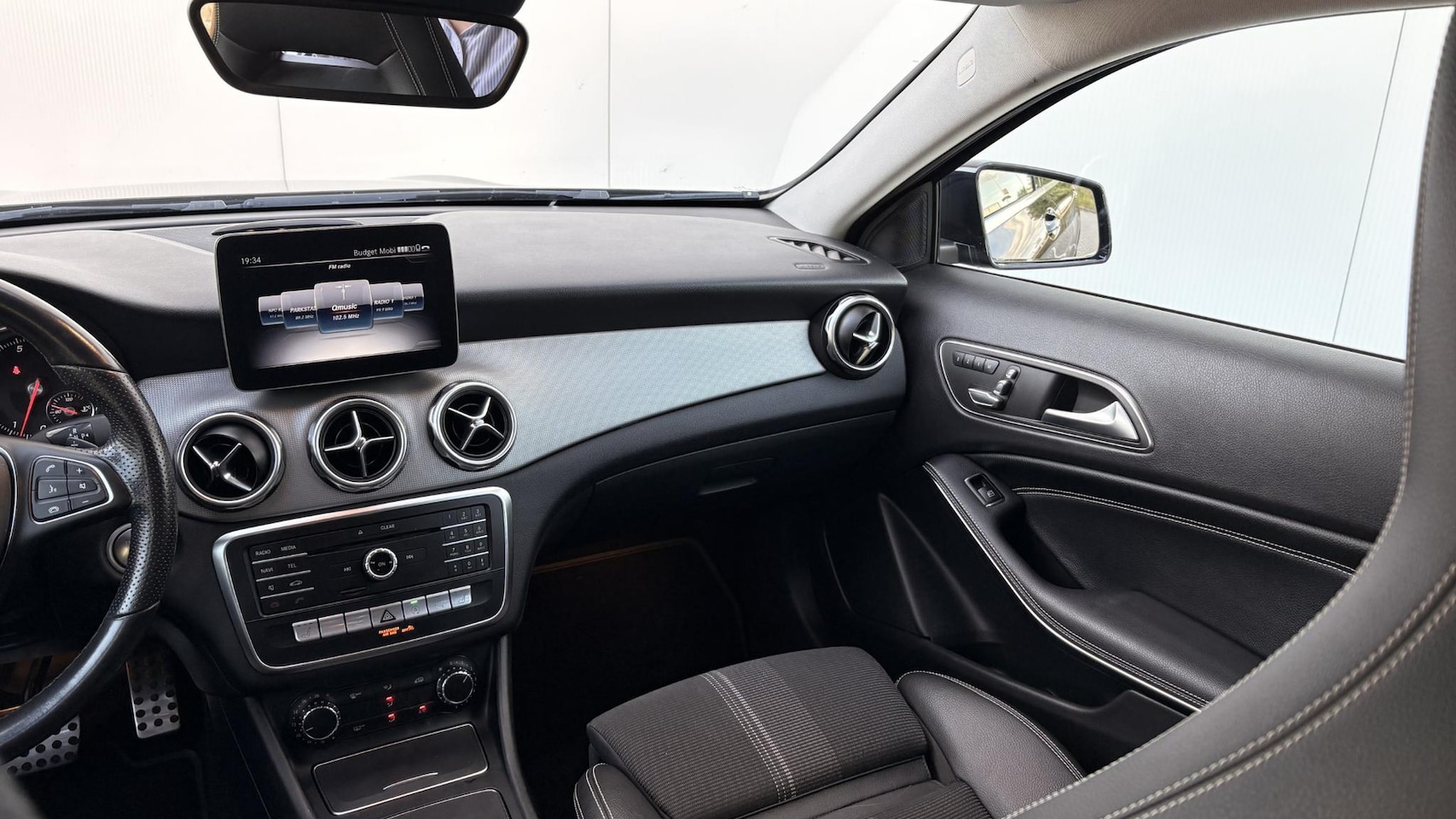 Mercedes-Benz GLA-Klasse - 250 Premium Plus | CarPlay | Trekhaak | Memory | Stoelverwarming | 211 PK |