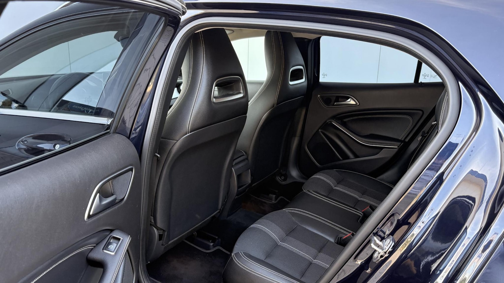 Mercedes-Benz GLA-Klasse - 250 Premium Plus | CarPlay | Trekhaak | Memory | Stoelverwarming | 211 PK |