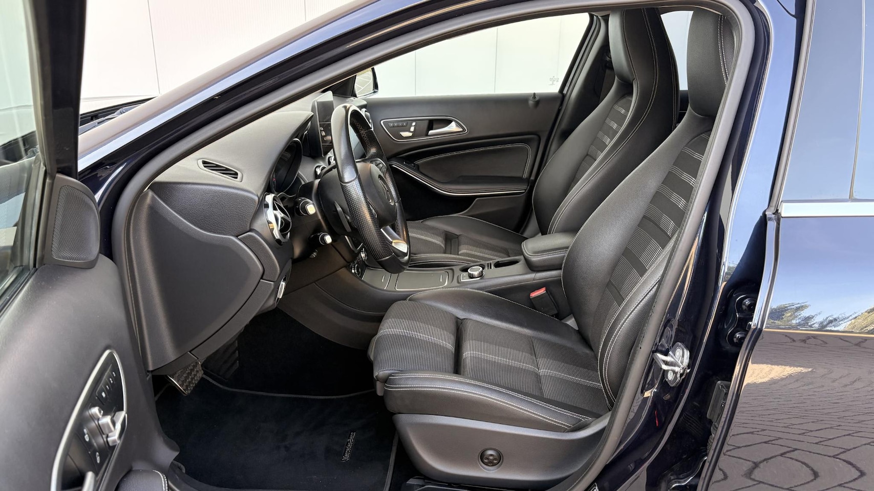 Mercedes-Benz GLA-Klasse - 250 Premium Plus | CarPlay | Trekhaak | Memory | Stoelverwarming | 211 PK |