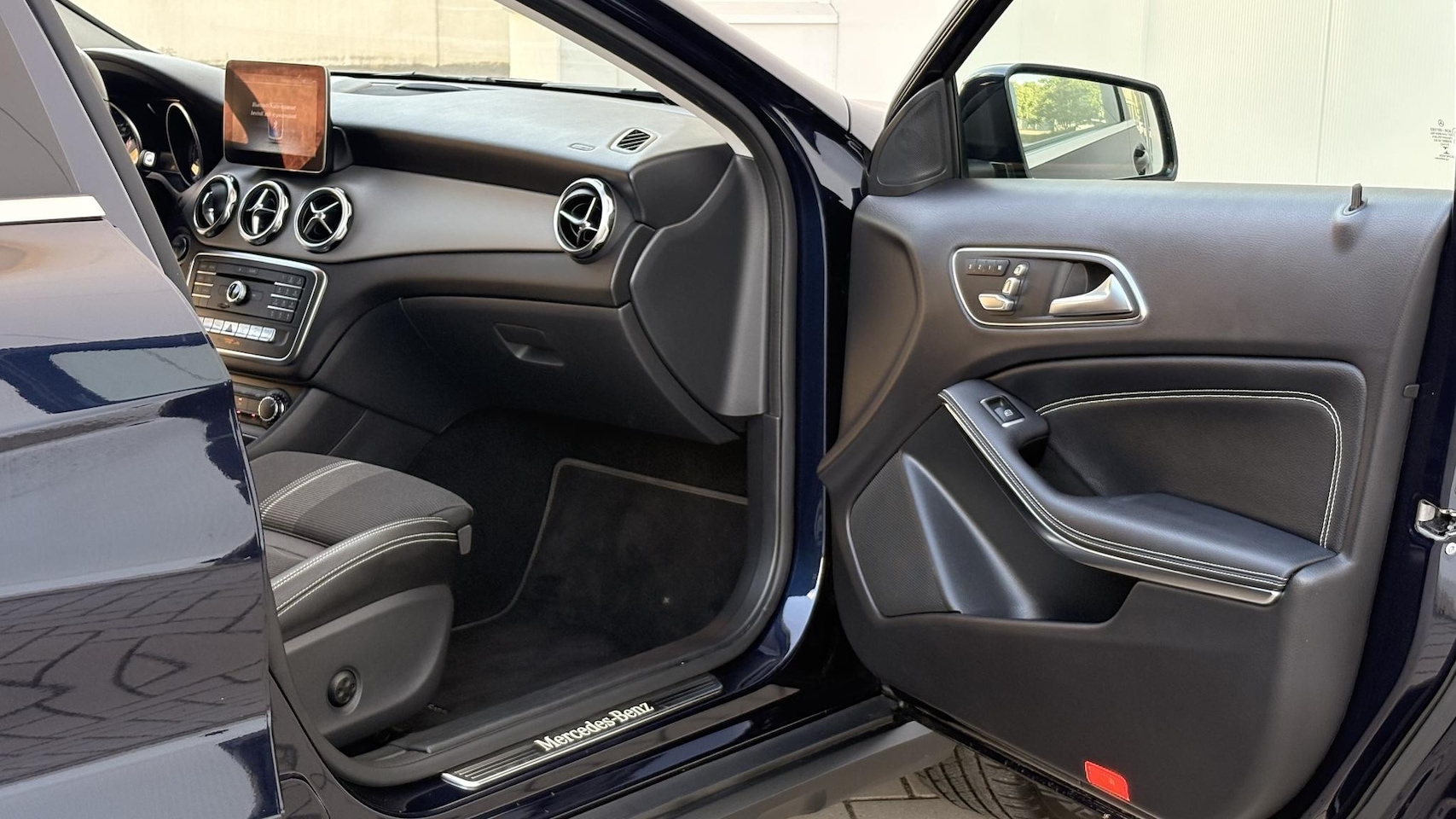 Mercedes-Benz GLA-Klasse - 250 Premium Plus | CarPlay | Trekhaak | Memory | Stoelverwarming | 211 PK |