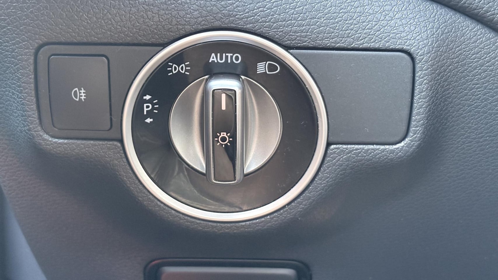 Mercedes-Benz GLA-Klasse - 250 Premium Plus | CarPlay | Trekhaak | Memory | Stoelverwarming | 211 PK |
