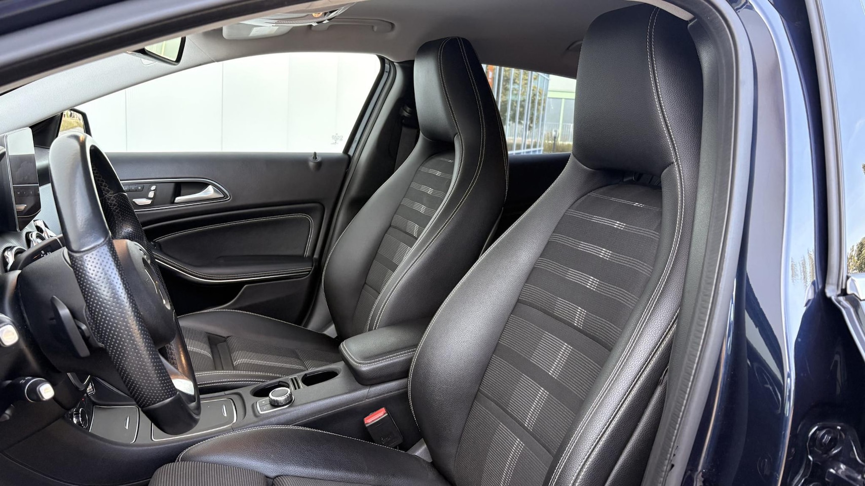 Mercedes-Benz GLA-Klasse - 250 Premium Plus | CarPlay | Trekhaak | Memory | Stoelverwarming | 211 PK |