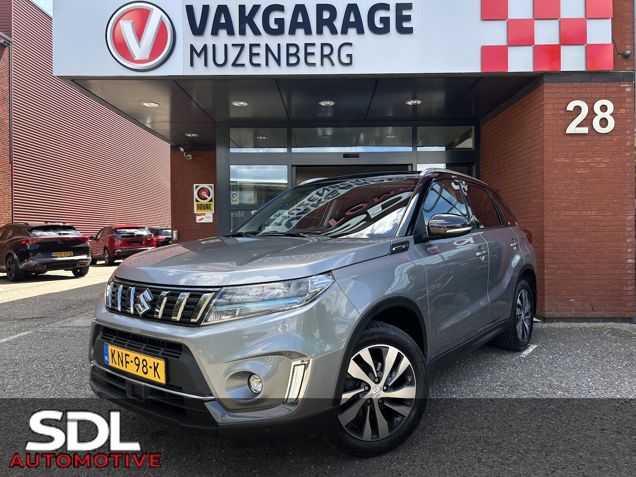 Suzuki Vitara - 1.5 Hybrid Style AllGrip // SCHUIF-KANTELDAK // LEDER-ALCANTARA // AFN. TREKHAAK // ADAPT. - AutoWereld.nl