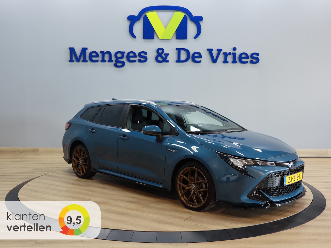Toyota Corolla Touring Sports - 1.8 Hybrid First Edition Airco ECC | 19 Inch | Camera | Adaptive Cruise | Maxton | Navigat - AutoWereld.nl
