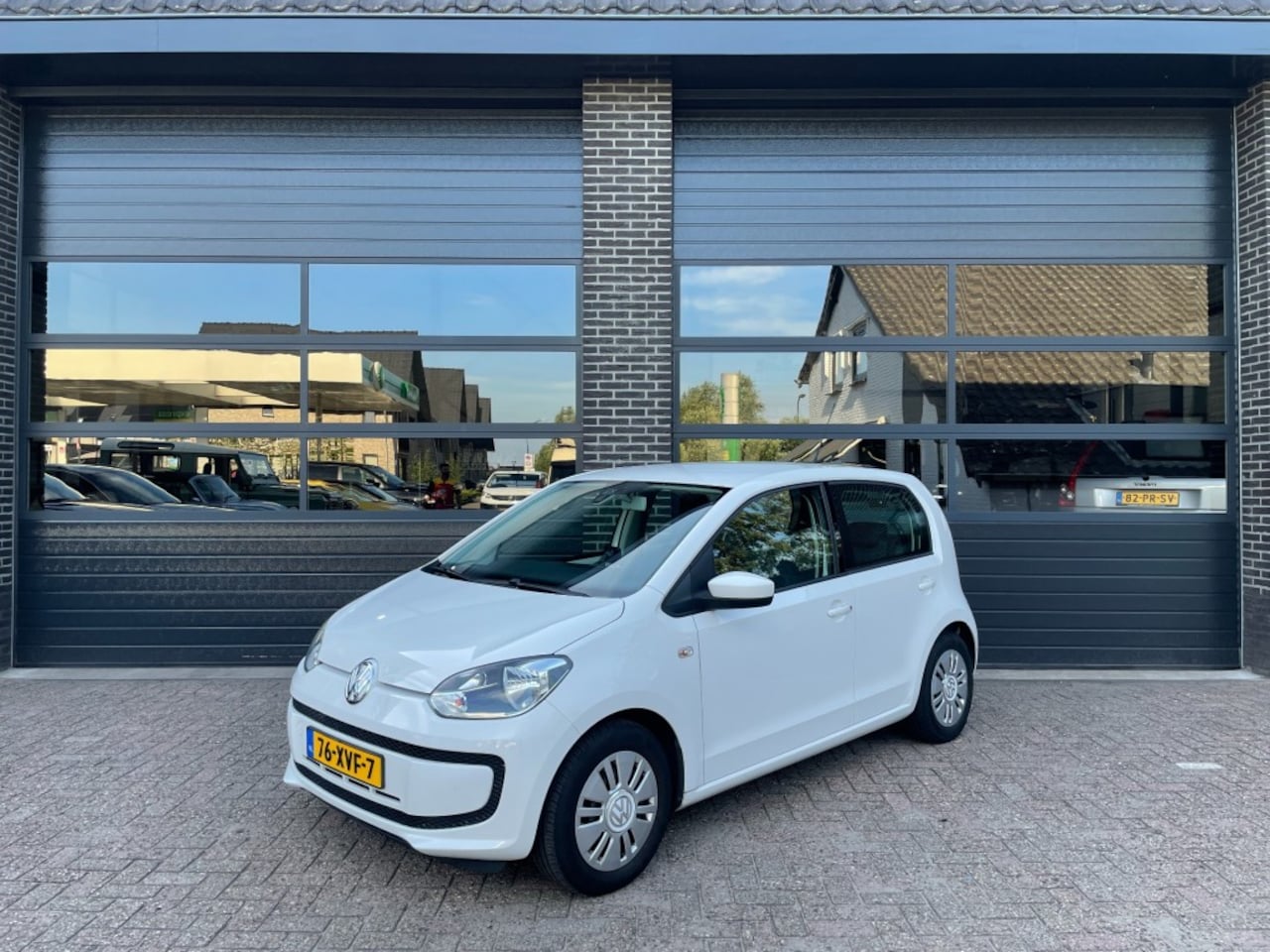 Volkswagen Up! - 1.0 MOVE UP! BLUEM. Airco , Navi , 25000km! - AutoWereld.nl