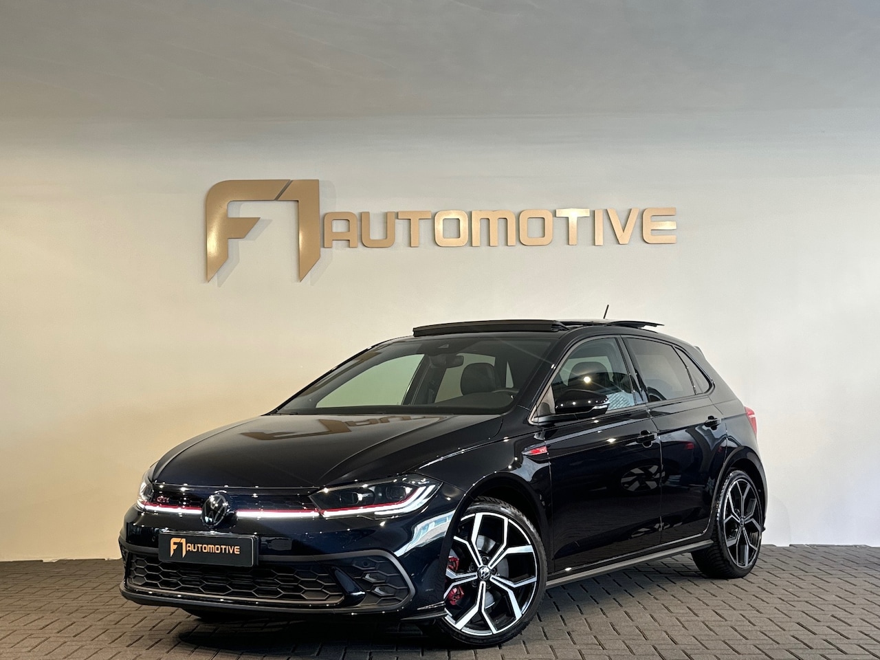Volkswagen Polo - 2.0 TSI GTI Pano|IQ|Beats|Keyless|Camera|VOL - AutoWereld.nl