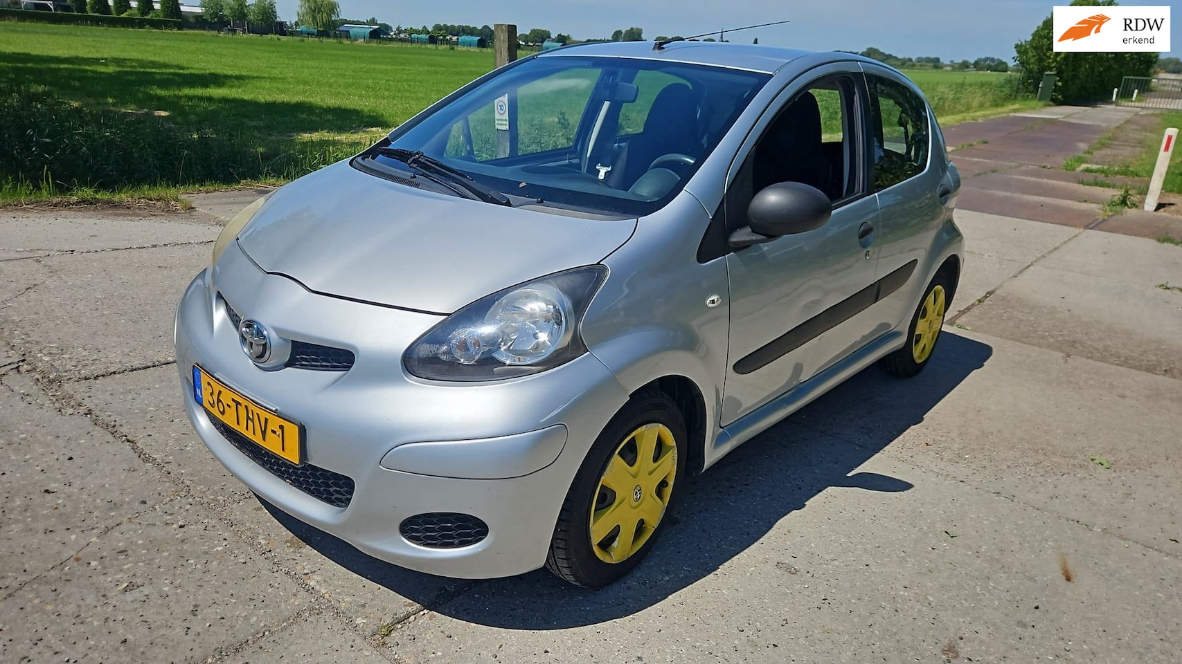 Toyota Aygo - 1.0-12V Comfort Navigator/ 5 deurs/ bj 2011 - AutoWereld.nl