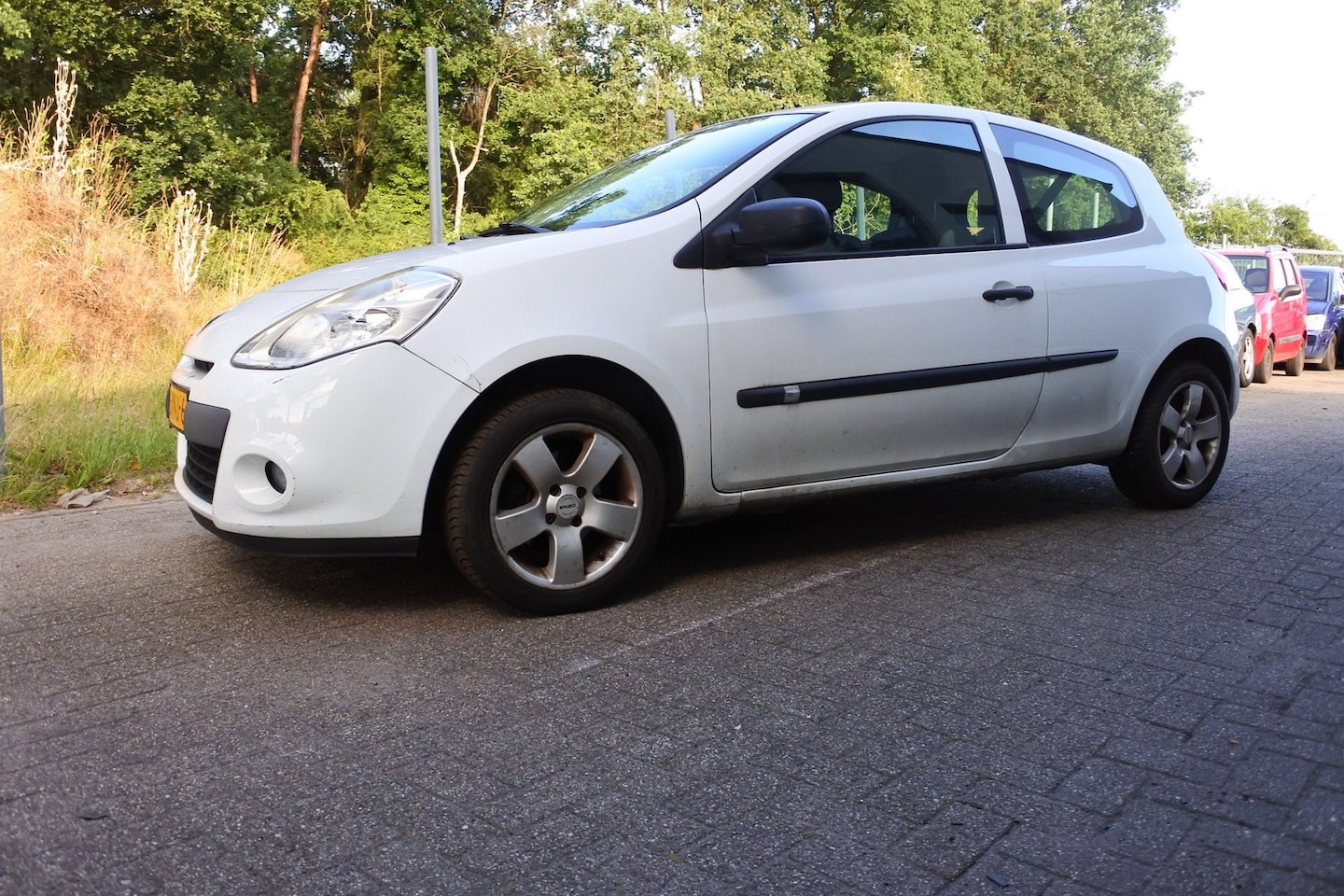 Renault Clio - 1.2 Acces 224 dkm N.A.P. nw apk 2-7-2027 - AutoWereld.nl