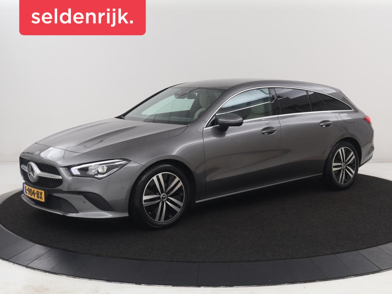 Mercedes-Benz CLA-klasse Shooting Brake - 180 Business Solution Luxury | Leder | Trekhaak | Stoelverwarming | Camera | Widescreen | - AutoWereld.nl