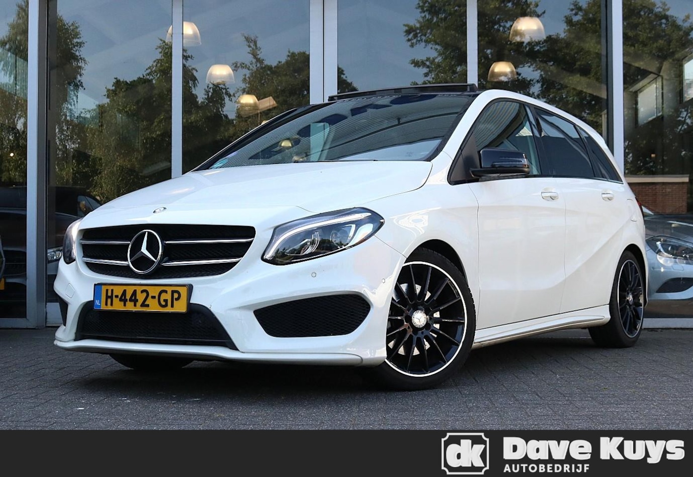 Mercedes-Benz B-klasse - 220 4Matic Prestige AMG Line Panoramadak | Trekhaak | Camera - AutoWereld.nl
