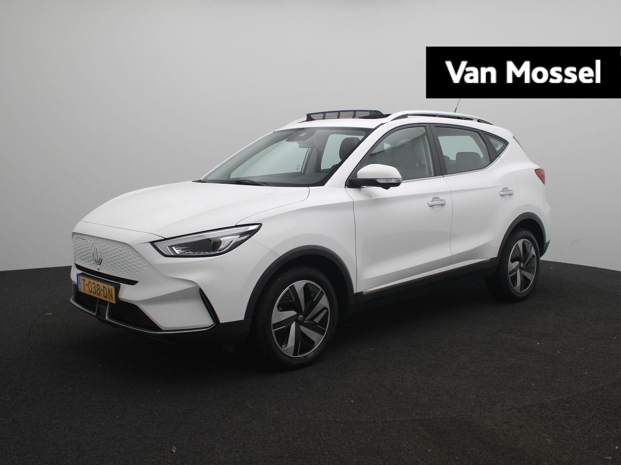 MG ZS - Long Range Luxury 70 kWh | Camera | Apple Carplay | Leder | - AutoWereld.nl