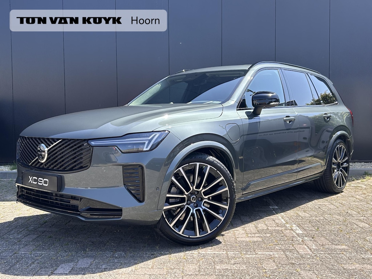 Volvo XC90 - 2.0 T8 Plug-in hybrid AWD Ultra Dark Exec. Ed. luchtvering/ bowers & Wilkens/ 22 inch / ex - AutoWereld.nl