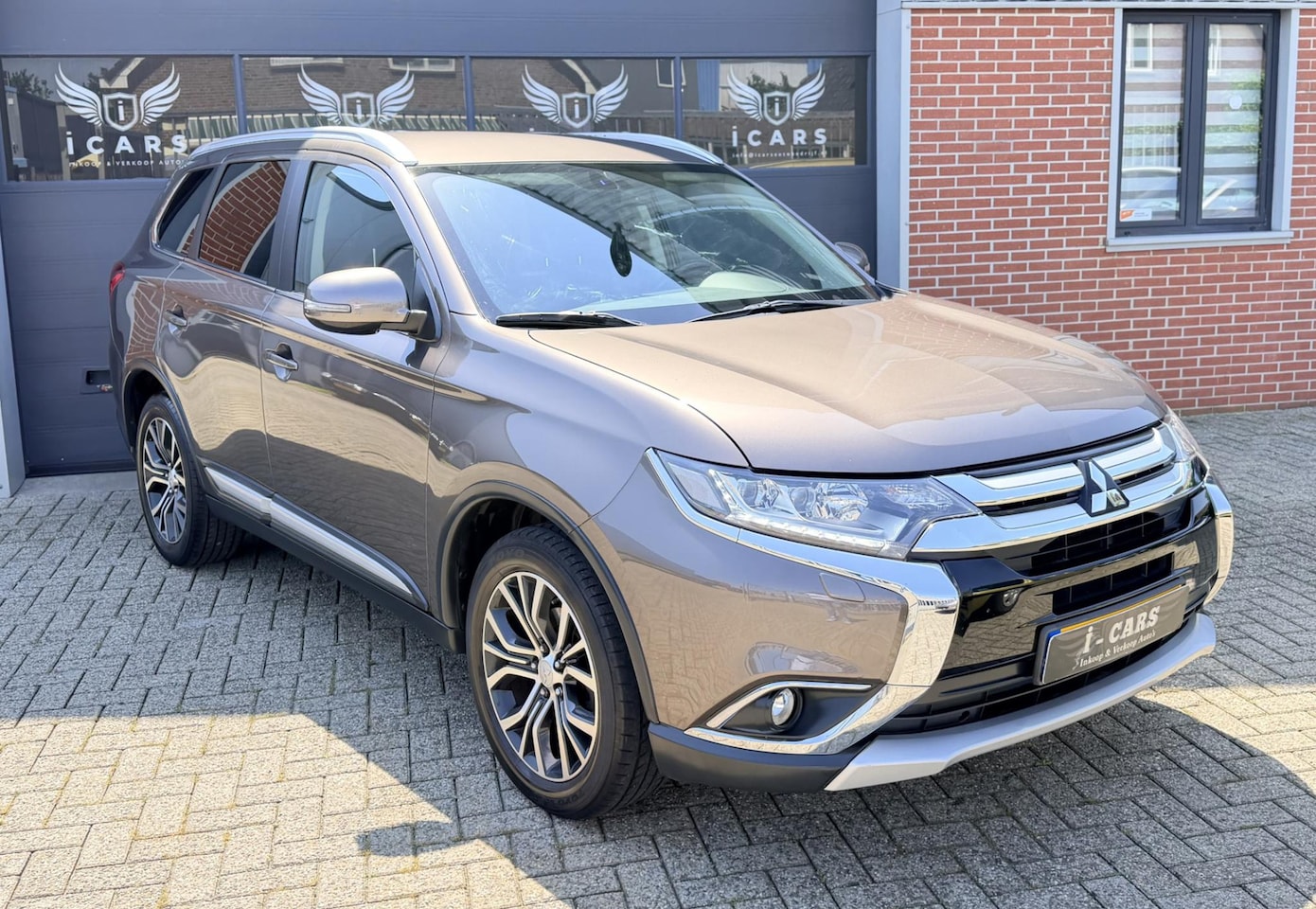 Mitsubishi Outlander - 2.0 Executive Edition 7 pers. Dealer onderhouden - AutoWereld.nl