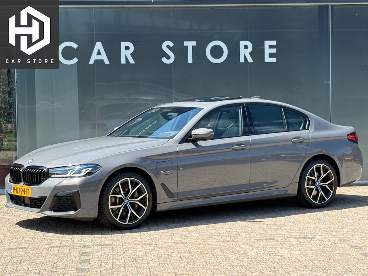 BMW 5-serie - 530e M-Sport BERNINAGRAU Pano|LASER|HuD|Adap Cruise| - AutoWereld.nl