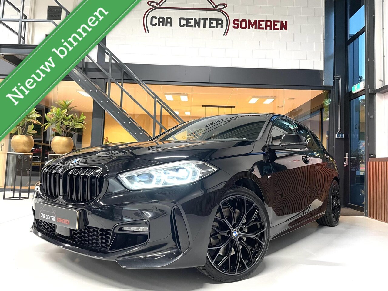 BMW 1-serie - 120i M Sport/ Cam/ Pano/ 19”LMV/ CarPlay/ Sfeerverlichting - AutoWereld.nl