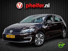 Volkswagen e-Golf - e-Golf 136pk SOH 81% Virtual cockpit/ Warmtepomp/ Navigatie/ Carplay/ Camera/ Full led/ DY