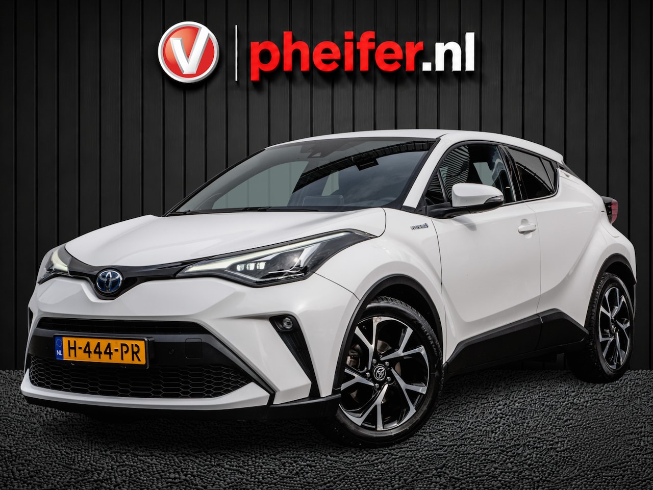 Toyota C-HR - 1.8 Hybrid Aut. Business Intro Stoelverwarming/ JBL/ Adapt. cruise/ Camera/ Blindspot - AutoWereld.nl