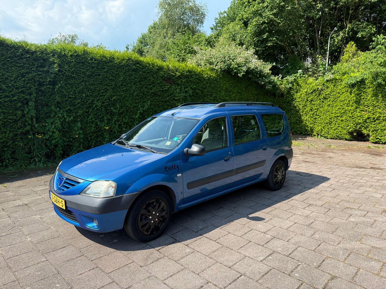 Dacia Logan MCV - 1.6-16V Lauréate 7p. 1.6-16V Lauréate 7p. - AutoWereld.nl