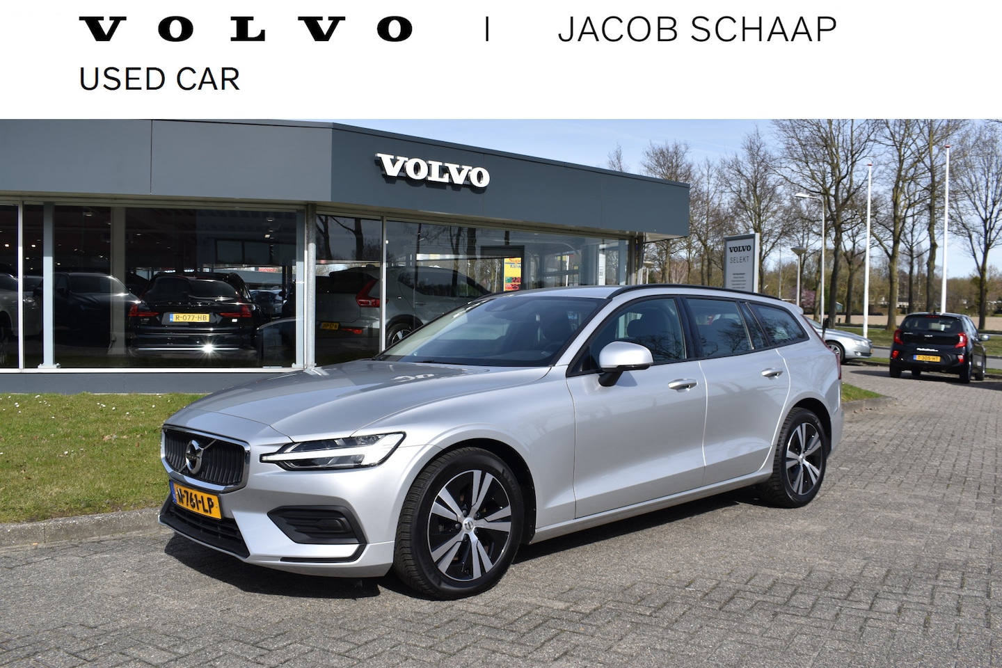 Volvo V60 - B3 177PK Automaat Momentum Advantage | ACC | PDC | 17"LMV | Apple Carplay / Android | - AutoWereld.nl