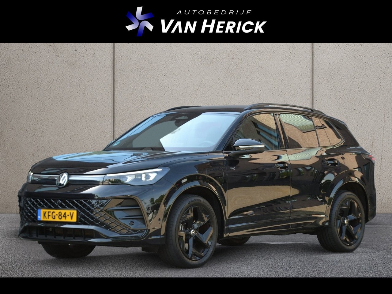 Volkswagen Tiguan - 1.5 eHybrid R-Line 272PK | Black Style | IQ Light | Trekhaak | Head-up - AutoWereld.nl