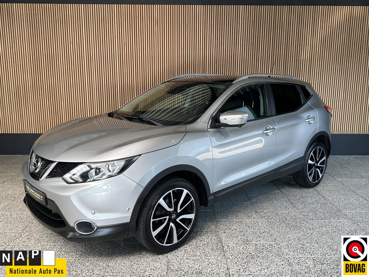 Nissan Qashqai - 1.2 Tekna Lederen bekleding | Trekhaak | Camera | Stoelverwarming - AutoWereld.nl